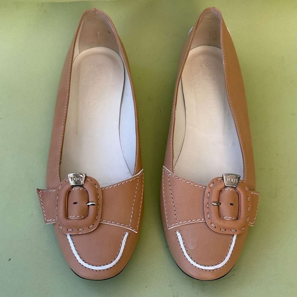 Vintage Tod’s Buckle Detail Cream/White Leather Flats with Buckles in Front